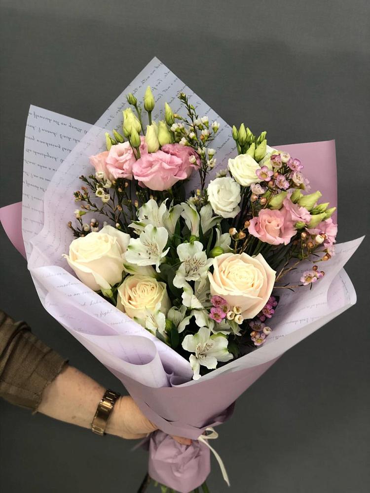 Букет цветов из: Альстромерии, Розы и Лизиантусы в Ачите