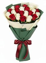 Букет Микс из красных и белых роз в Ачите