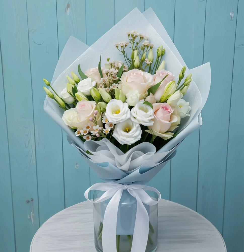 Букет очаровательный аромат в Ачите Букет цветов из: Розы и Лизиантусы в Ачите