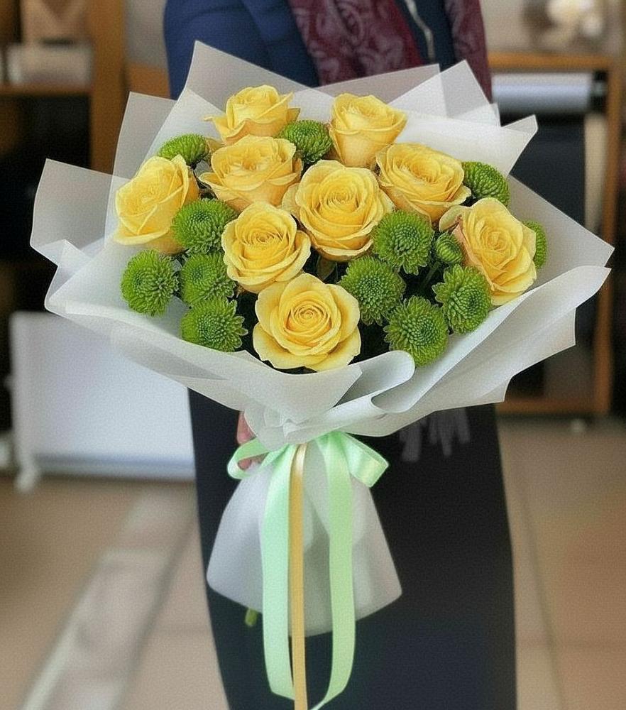 Букет сочно-зеленый в Ачите Букет цветов из: Хризантемы и Розы в Ачите