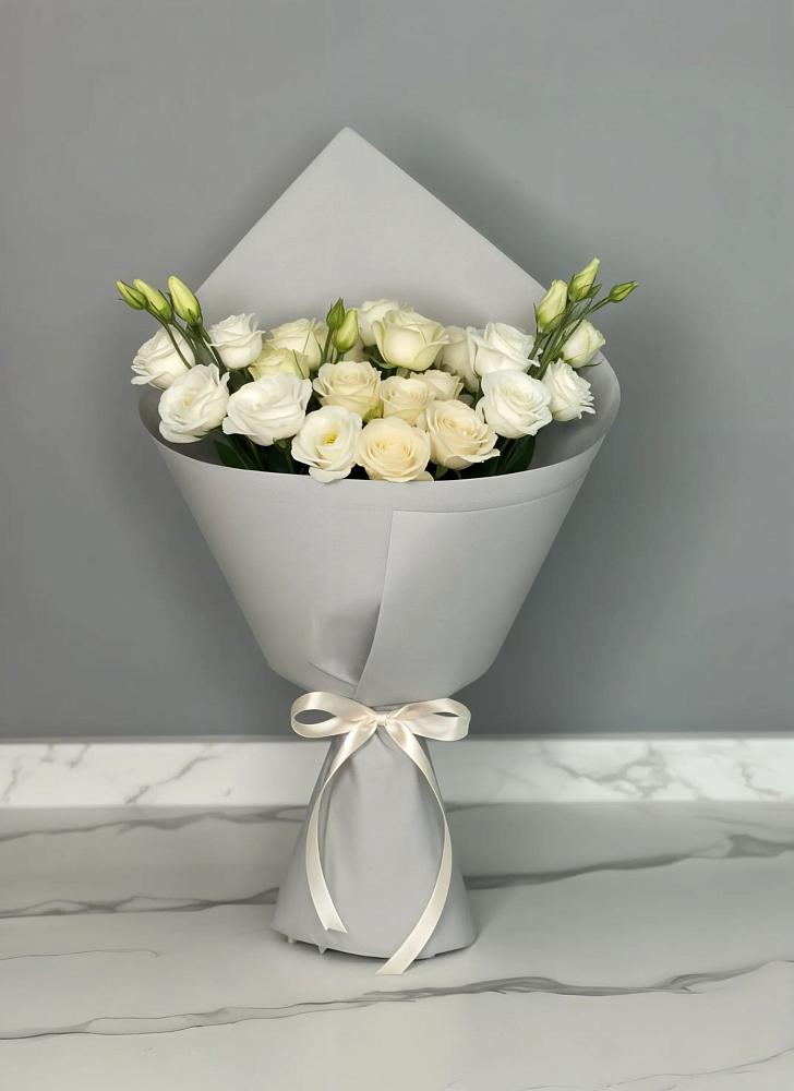 Букет цветов из: Розы и Лизиантусы в Ачите