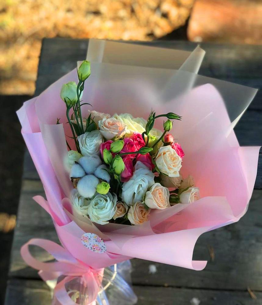 Букет цветочный коктейль в Ачите Букет цветов из: Розы и Лизиантусы в Ачите
