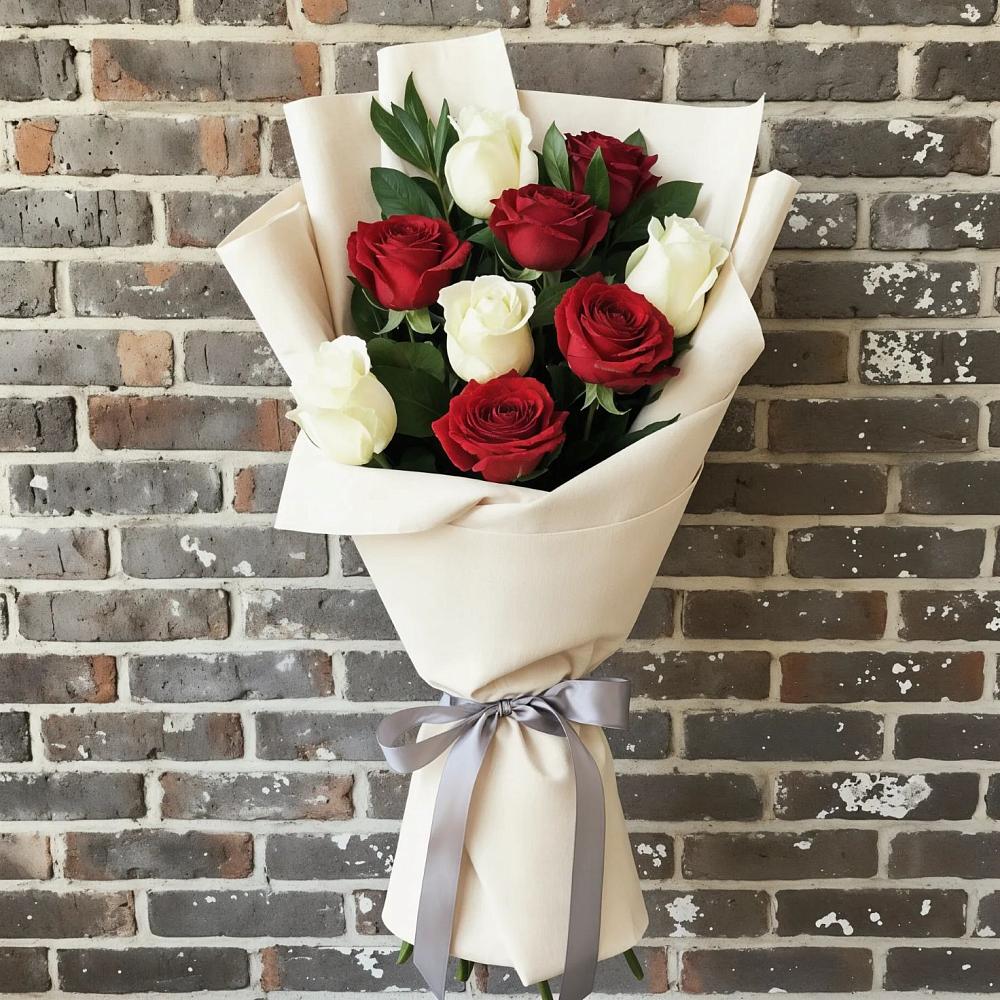 Букет красно-белые розы в Ачите Букет цветов из: Розы в Ачите