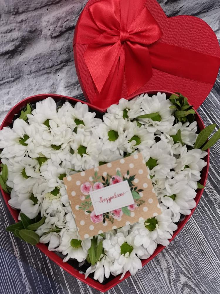 Композиция сплетение судьбы в Ачите Цветочная композиция из Хризантемы в виде сердца в Ачите