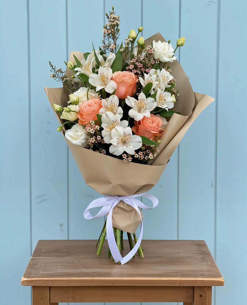 Букет яркий комплимент в Ачите Букет цветов из: Альстромерии, Лизиантусы, Розы и Хризантемы в Ачите